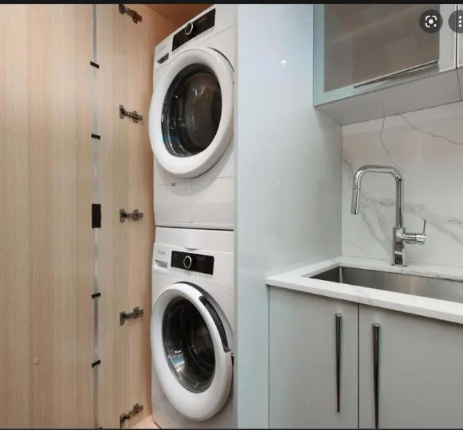 One Bedroom Victoria Apartament