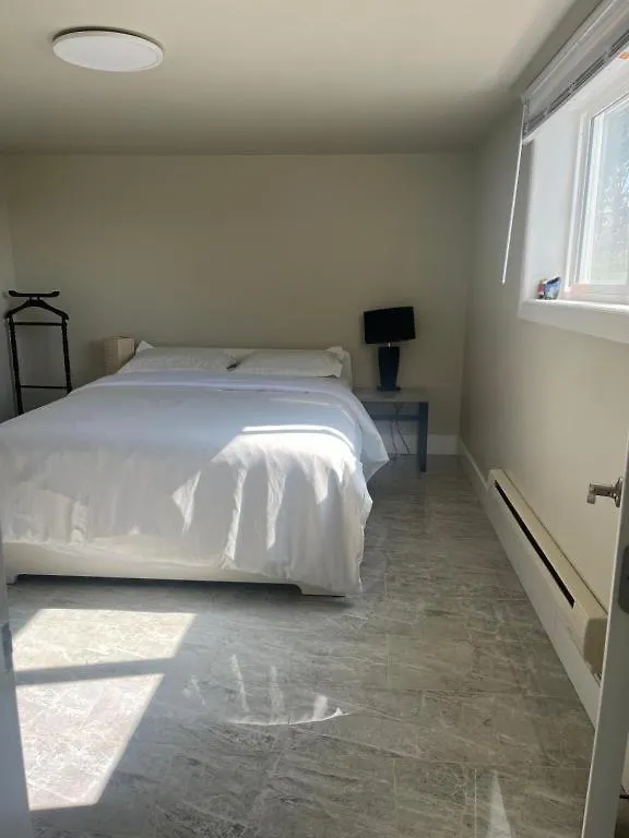 One Bedroom Victoria 0*,  Kanada